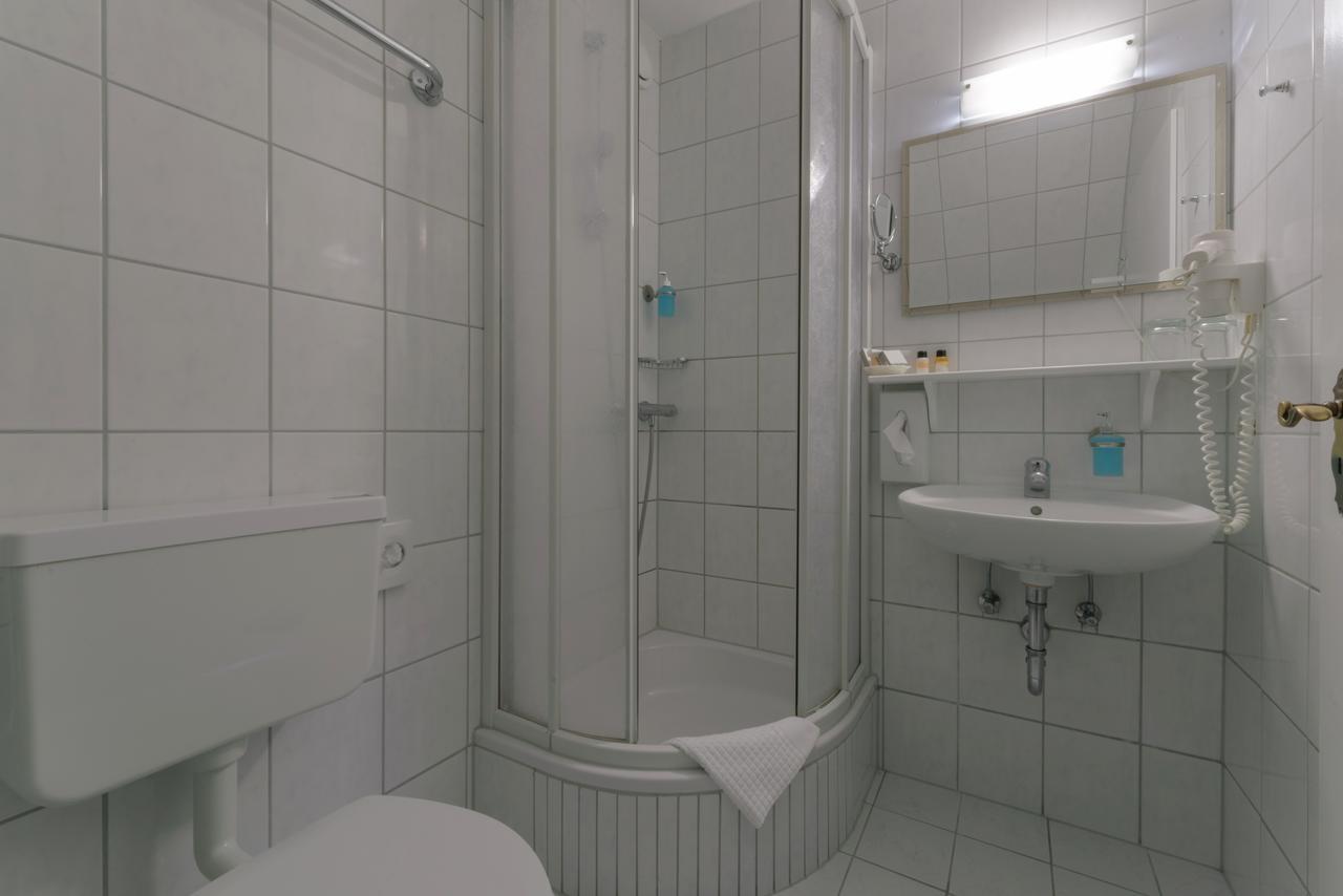 Hotel "Malerwinkel" Gmbh Seeon-Seebruck Buitenkant foto