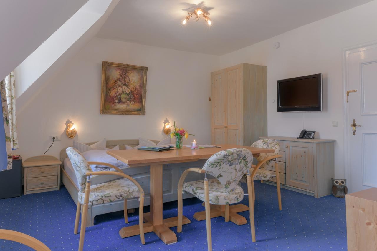 Hotel "Malerwinkel" Gmbh Seeon-Seebruck Buitenkant foto