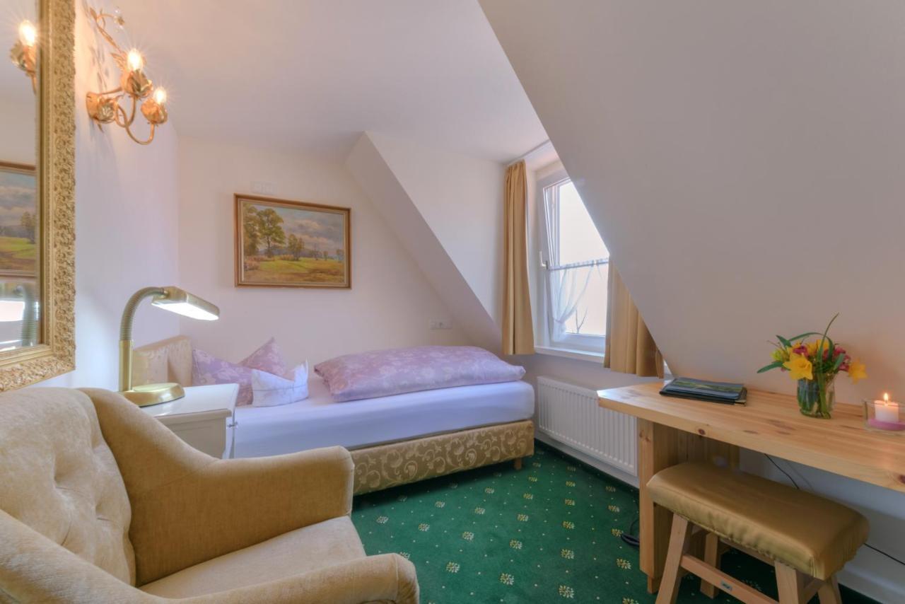 Hotel "Malerwinkel" Gmbh Seeon-Seebruck Kamer foto